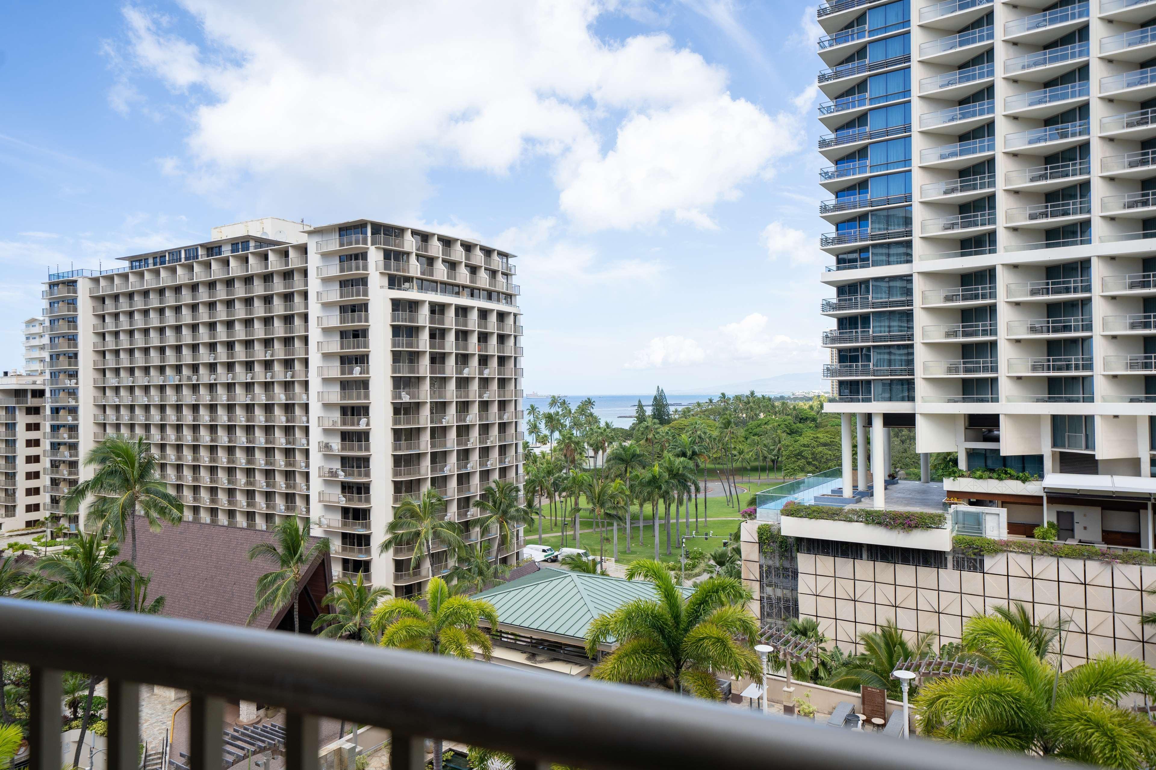 Embassy Suites By Hilton Waikiki Beach Walk Гонолулу Екстер'єр фото