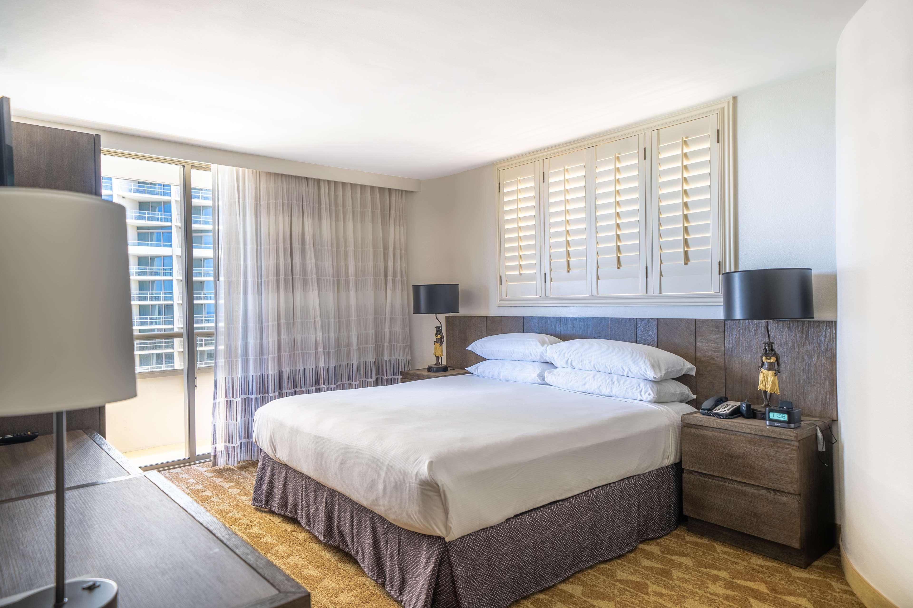 Embassy Suites By Hilton Waikiki Beach Walk Гонолулу Екстер'єр фото