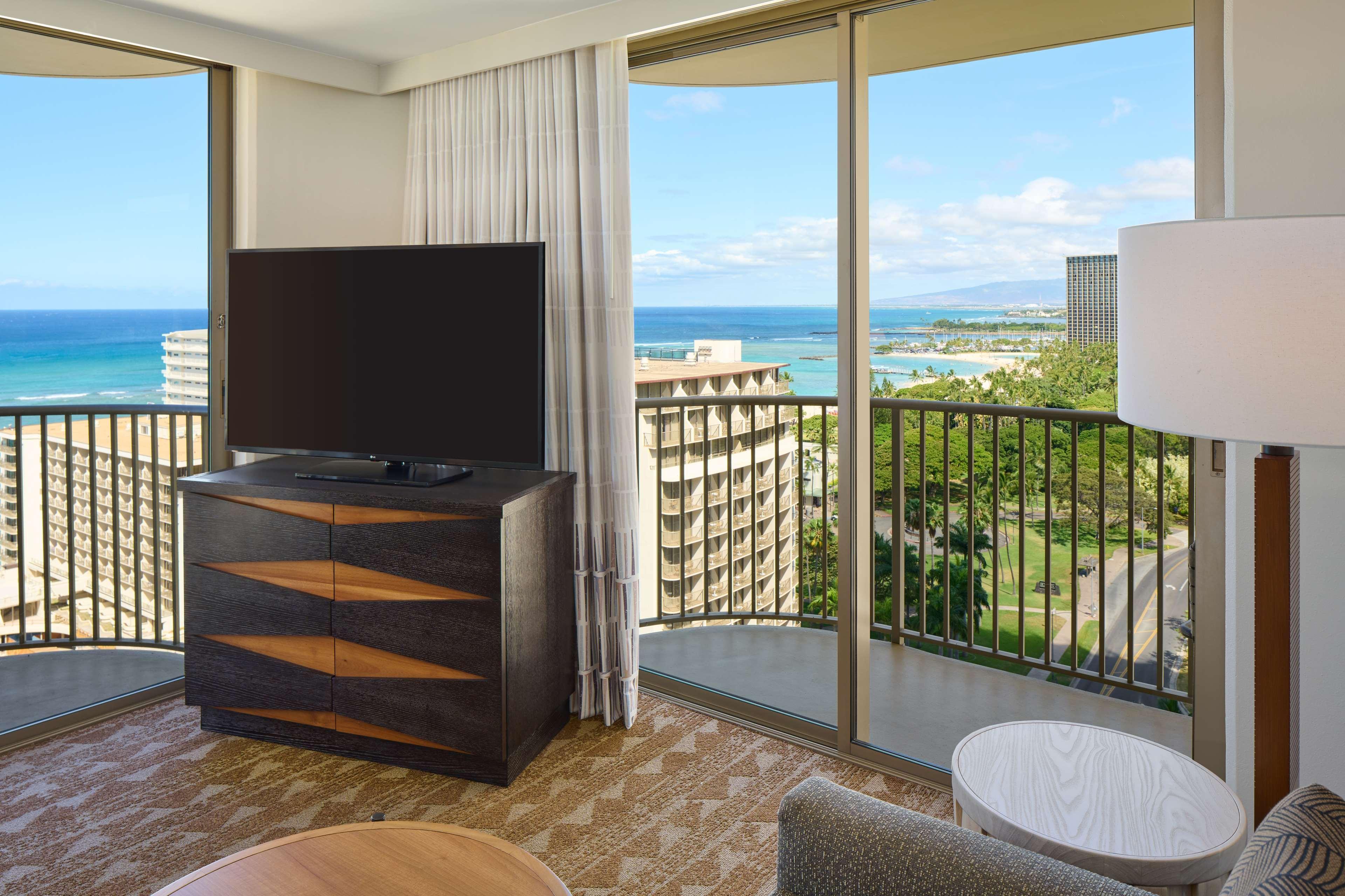 Embassy Suites By Hilton Waikiki Beach Walk Гонолулу Екстер'єр фото