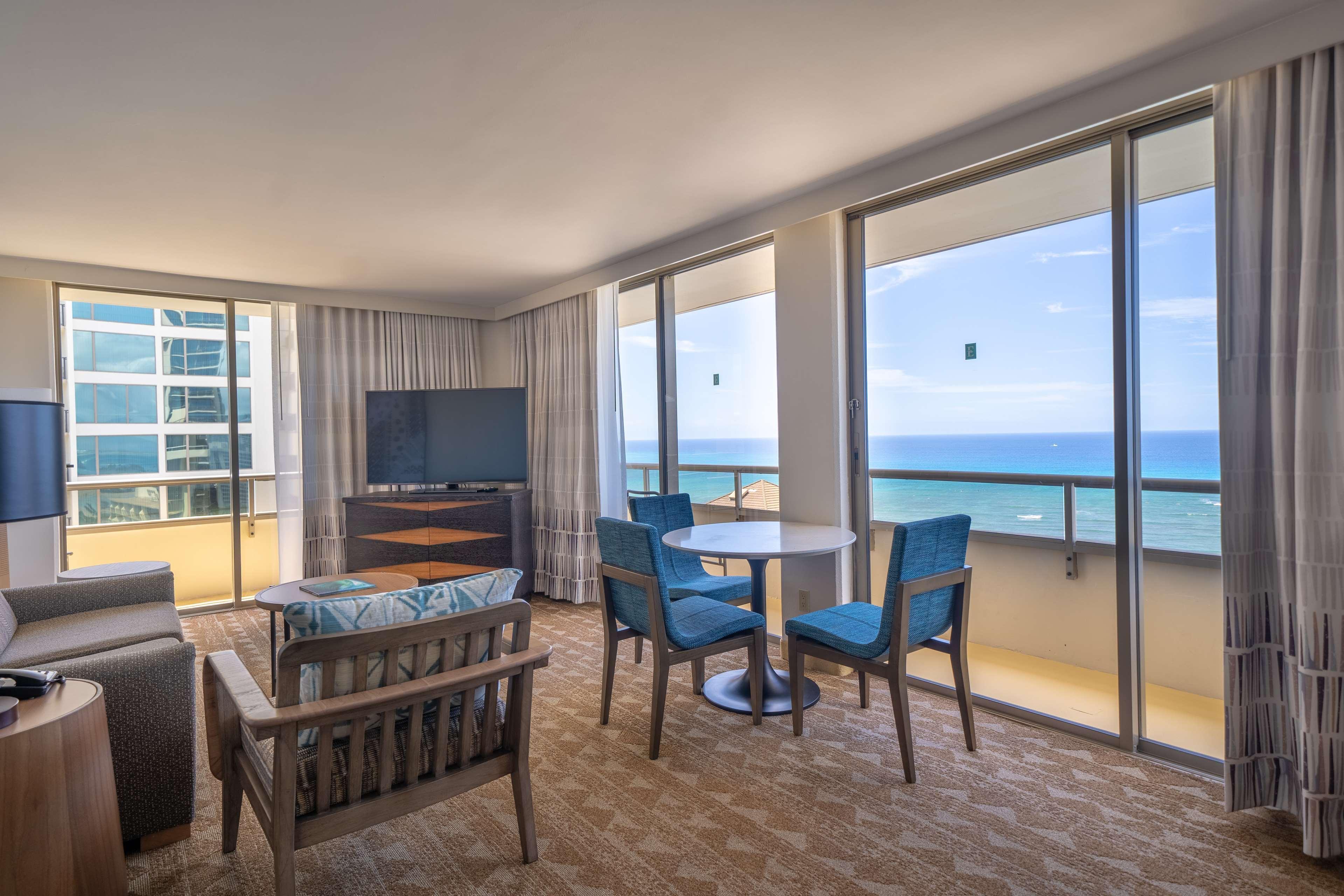 Embassy Suites By Hilton Waikiki Beach Walk Гонолулу Екстер'єр фото