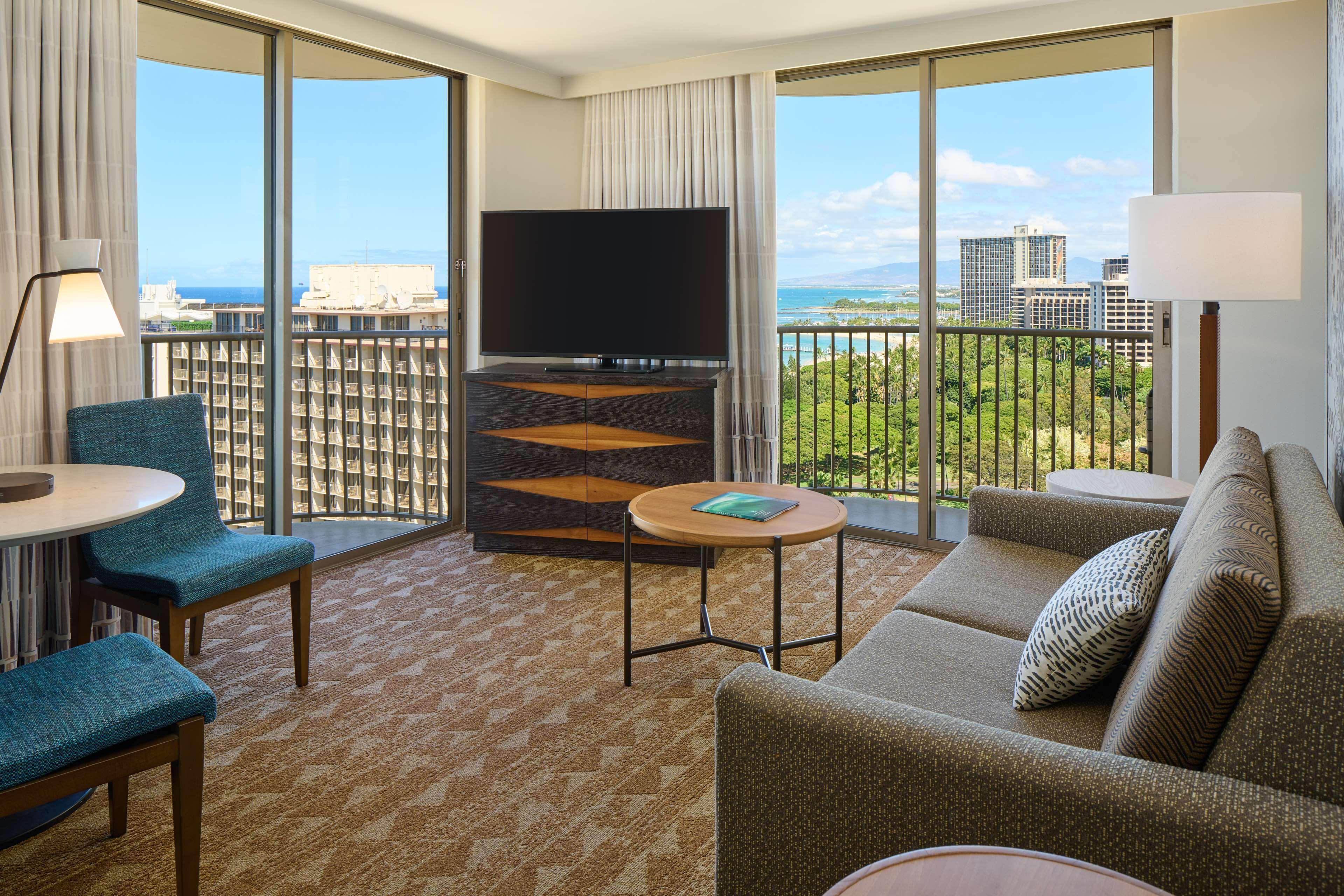Embassy Suites By Hilton Waikiki Beach Walk Гонолулу Екстер'єр фото