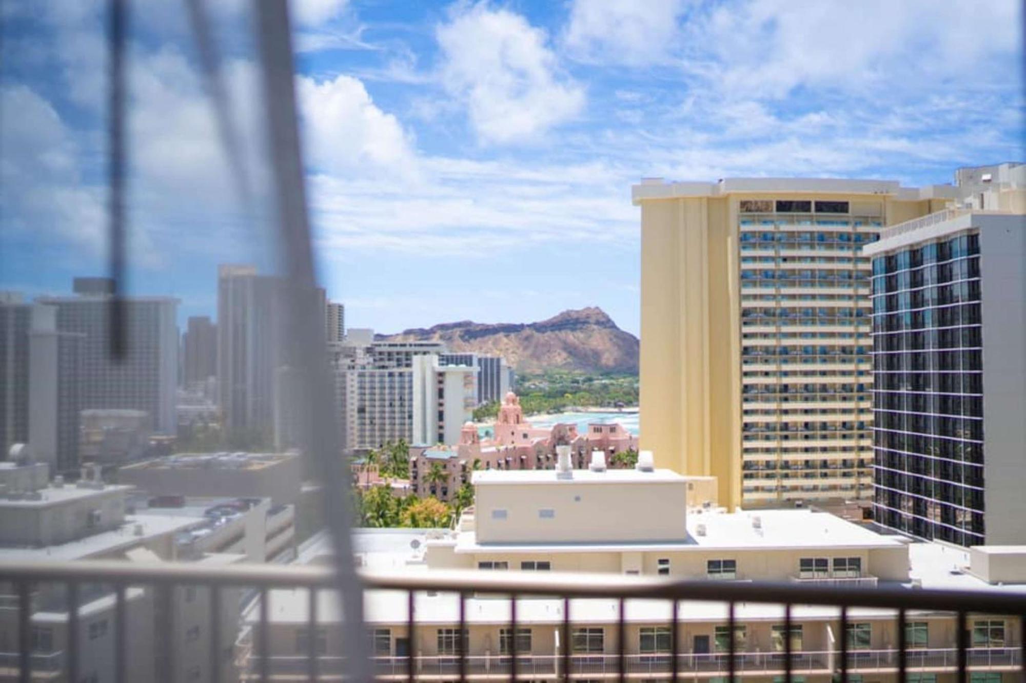 Embassy Suites By Hilton Waikiki Beach Walk Гонолулу Екстер'єр фото