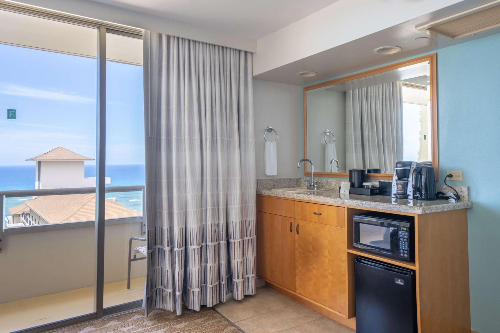 Embassy Suites By Hilton Waikiki Beach Walk Гонолулу Екстер'єр фото