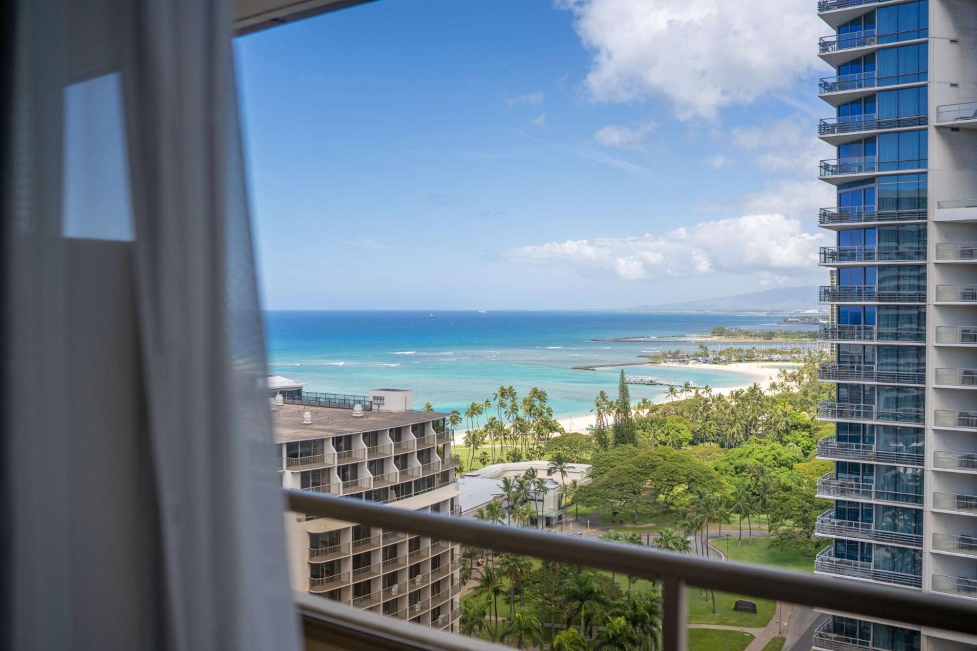 Embassy Suites By Hilton Waikiki Beach Walk Гонолулу Екстер'єр фото